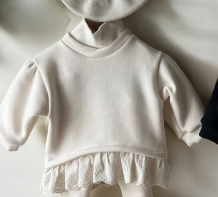 Minou Ruffle Sweatshirt